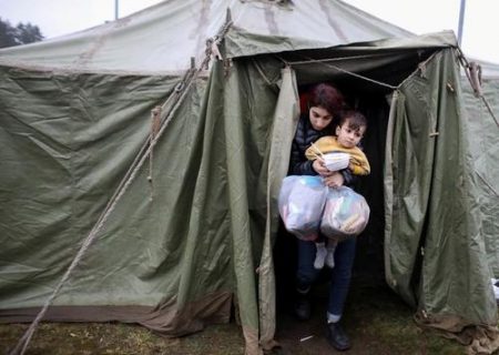 زنان و کودکان سرگردان در سرمای مرز بلاروس و لهستان/عکس