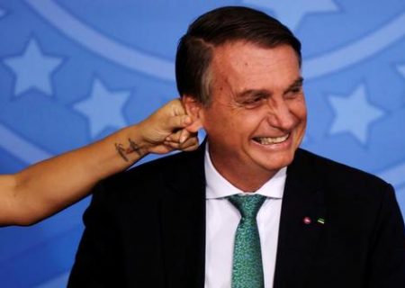 کشیدن گوش رییس جمهوری برزیل از سوی همسرش در مراسمی رسمی/عکس