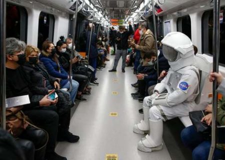 فضانوردی در مترو استانبول /عکس