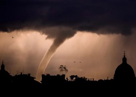 گردباد در ایتالیا/ عکس