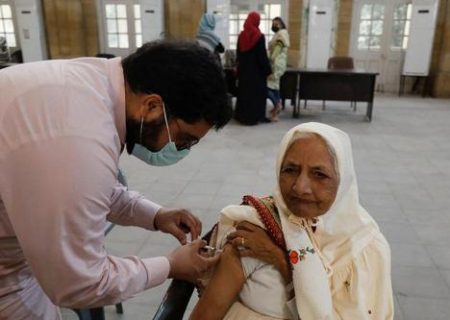 واکسیناسیون کرونا در پاکستان/ عکس