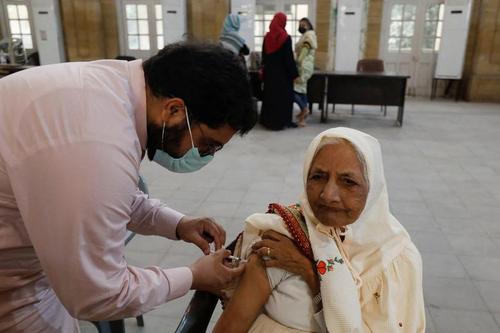 واکسیناسیون کرونا در پاکستان/ عکس