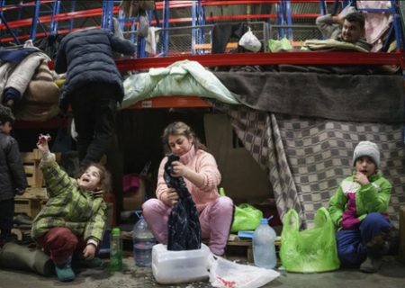 زنان و کودکان سرگردان در مرز بلاروس و لهستان/ عکس