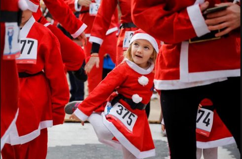 مسابقات سالانه بابانوئل ها در مقدونیه/ عکس