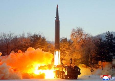 آزمایش موشک جدید میانبرد “مافوق صوت” کره شمالی/ عکس