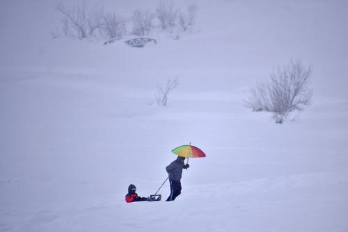 برف سنگین در پیست اسکی در کشمیر/ عکس