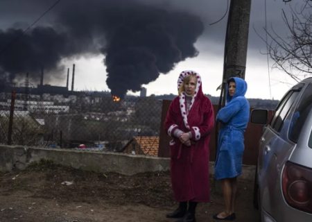 زنان بی پناه اوکراینی زیر حملات موشکی روسیه/عکس