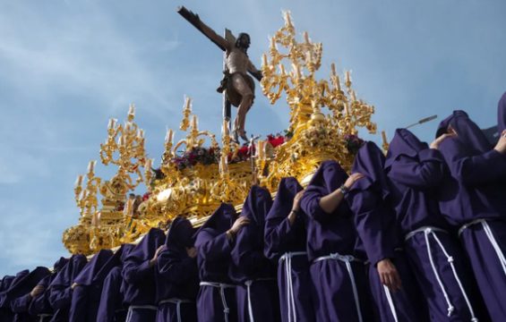 مراسم آیینی مسیحیان کاتولیک در اسپانیا/ عکس