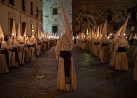 لباس های عجیب کاتولیک های اسپانیا /عکس