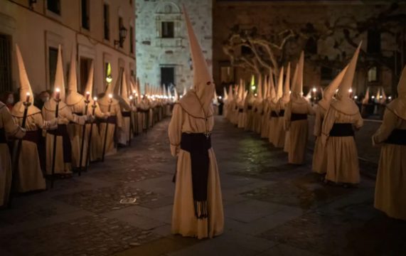 لباس های عجیب کاتولیک های اسپانیا /عکس