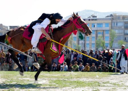 مسابقه سنتی نیزه در شهر کابل افغانستان/ عکس