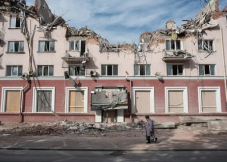 یک هتل تخریب شده در جنگ اوکراین