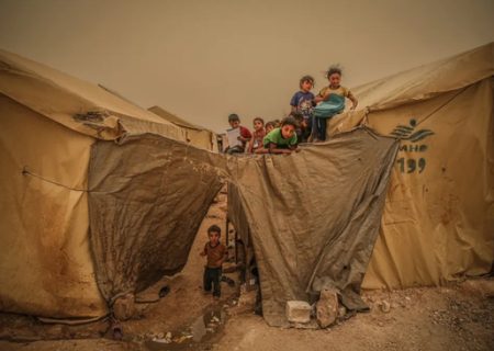 توفان گردوغبار در اردوگاه آوارگان جنگی سوریه