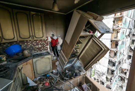 خانه های آسیب دیده در حملات هوایی به اوکراین
