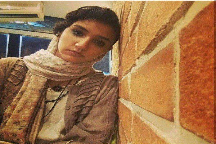 یک خبرنگار زن دیشب بازداشت شد/عکس
