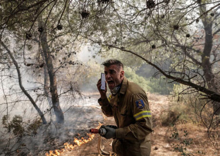 عملیات مهار آتش سوزی های جنگلی در یونان