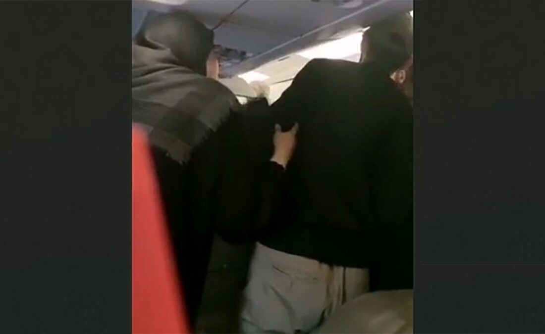 ماجرای درگیری مسافر پرواز نجف-تهران با مهماندار