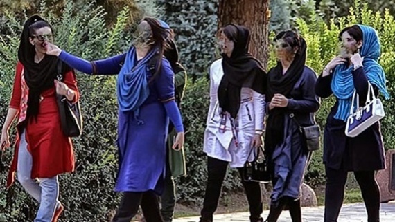 جلالی عضو کمیسیون فرهنگی مجلس: تا ۲ هفته دیگر روسری‌ها به سر زنان برمی‌گردد/ احتمالا حساب بانکی فرد بی‌حجاب مسدود شود