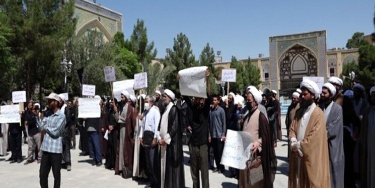 تجمع در فیضیه قم علیه طرح بانکداری اسلامی/ عکس