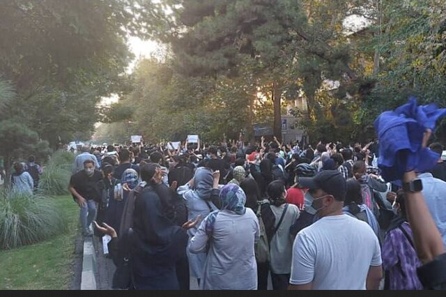 تجمع در اعتراض به فوت مهسا امینی در تهران/ تصاویر