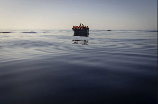نجات قایق حامل ۲۶ پناهجو در مدیترانه/ آسوشیتدپرس