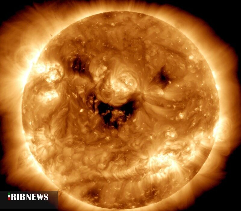 شکار ناسا از لبخند آتشین خورشید /عکس