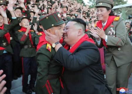 رهبر کره شمالی در سالگرد تاسیس مدرسه ای انقلابی