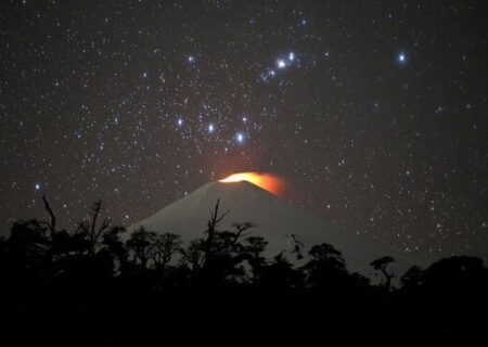 فعالیت یک کوه آتشفشانی در کشور شیلی