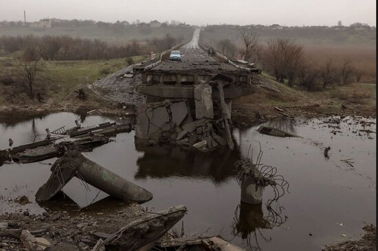 تخریب یک پل در اثر جنگ در شهر خرسون اوکراین