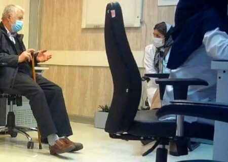 ایرنا: میرحسین موسوی به دلیل مشکل مزمن گوش میانی به بیمارستان مراجعه کرده+عکس