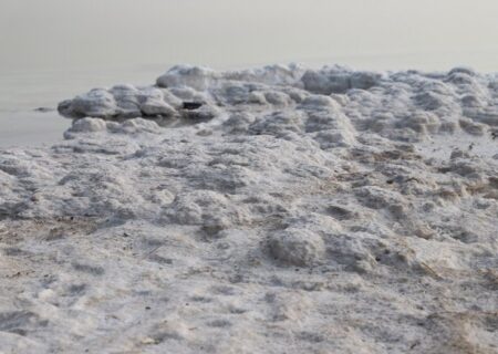 برای احیا دریاچه ارومیه باید ساخت سدها را متوقف کنند