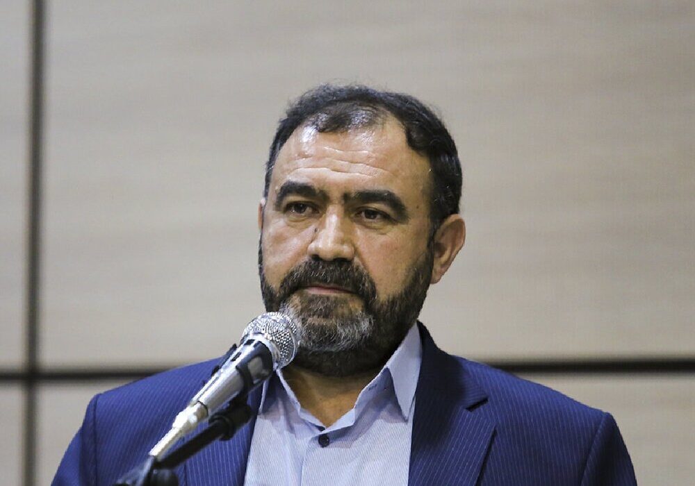 فرماندار شیراز: مراجعان بی‌حجاب، اجازه ورود به «ادارات» ندارند / با «کارمندان» بدحجاب، برخورد می شود