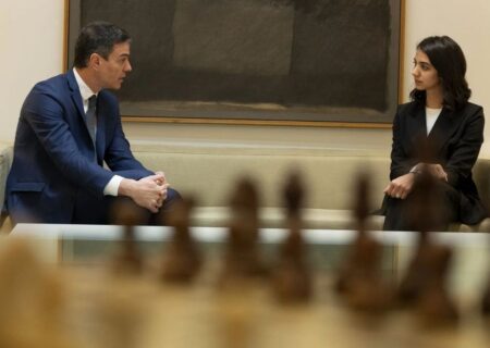 بعد از علی کریمی نوبت به سارا خادم‌الشریعه رسید/ دیدار شطرنج‌باز ایرانی با نخست‌وزیر اسپانیا + عکس
