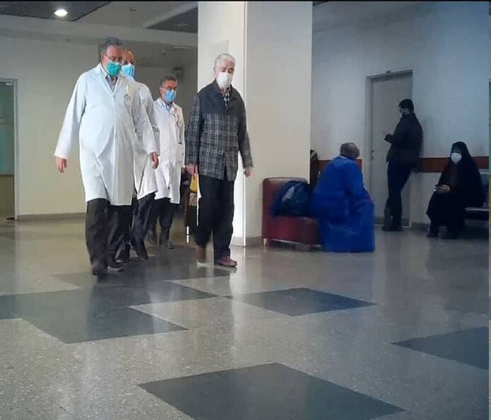 انتقال میرحسین موسوی به یکی از مراکز درمانی/عکس
