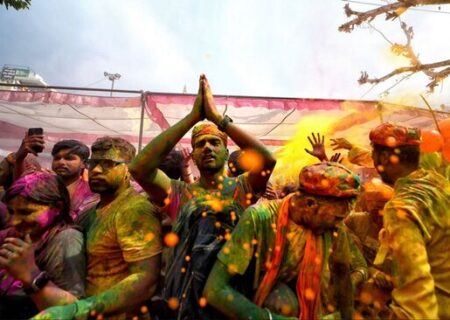 جشنواره آیینی بهاره هندوها در ماتورا هند