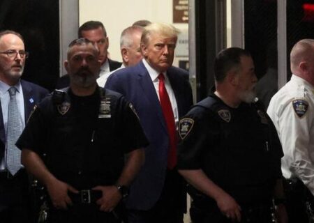 دونالد ترامپ در دادگاه شهر منهتن نیویورک/ رویترز