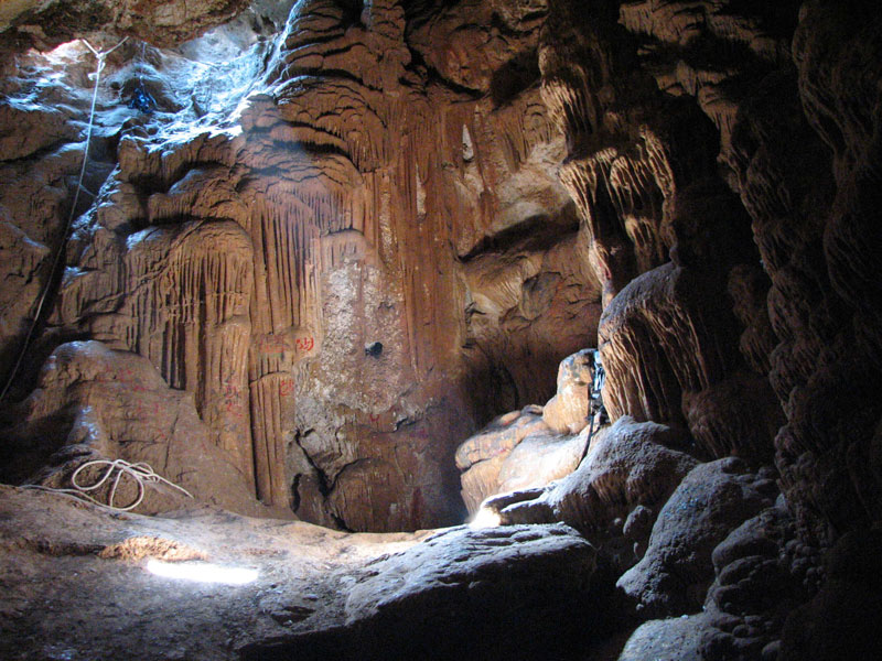 غار کهک با شرایط جدیدی جهت بازدید بازگشایی شد