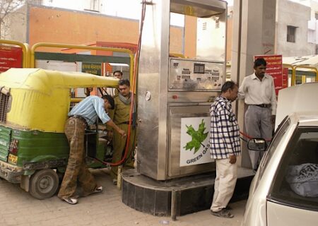 تمدید محدودیت صادرات بنزین و گازوئیل در هند