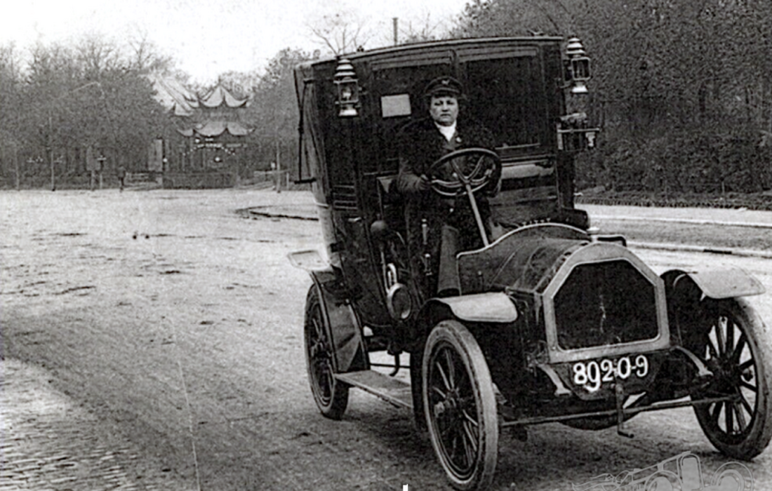 اولین راننده تاکسی زن فرانسه+ عکس