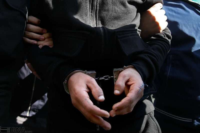  ۲ نفر از عوامل اصلی تهیه و توزیع مشروبات الکلی مسموم در حاجی آباد دستگیر شدند