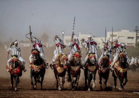 سوارکاری و تیراندازی در جشنواره ای سنتی در شهر رباط مراکش