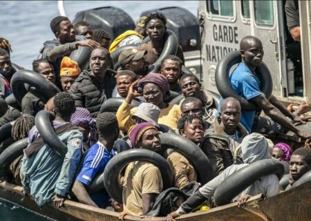 قایق پر از پناهجویان آفریقایی عازم اروپا