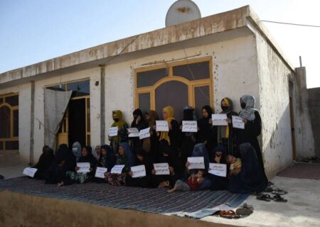 اعتراض فعالان زن افغانستانی به محروم شدن شان از حق تحصیل و شغل