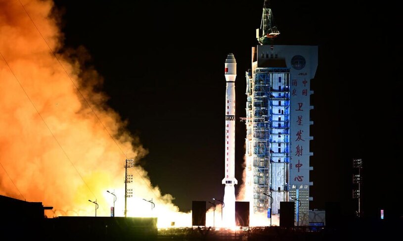 لحظه پرتاب موفق یک ماهواره چینی به فضا