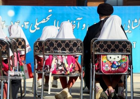 عکس “پربازدید” از رئیسى و دختران دانش آموز در مراسم بازگشایی مدارس