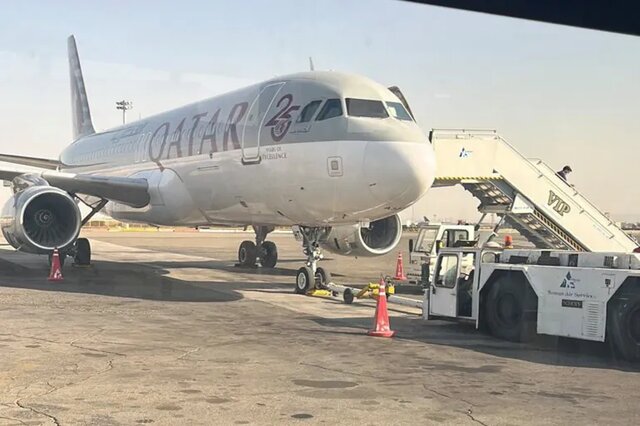 هواپیمای حامل زندانیان آمریکایی تهران را ترک کرد