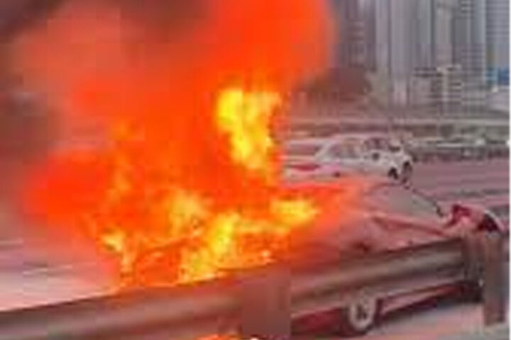 آتش گرفتن خودروی فراری در اتوبان شیخ زاید