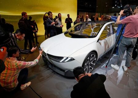 رونمایی از مدل جدید خودرو بی ام دبلیو در مونیخ آلمان