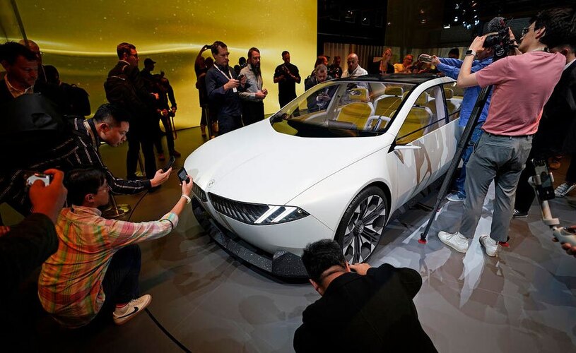 رونمایی از مدل جدید خودرو بی ام دبلیو در مونیخ آلمان