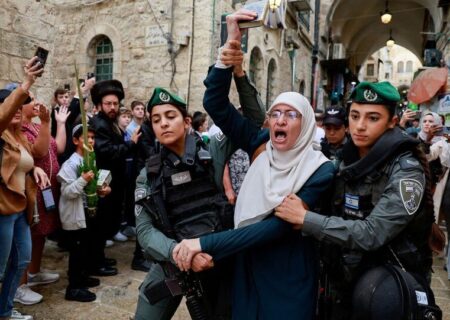 دستگیری زن فلسطینی در شهر قدس / تصاویر
